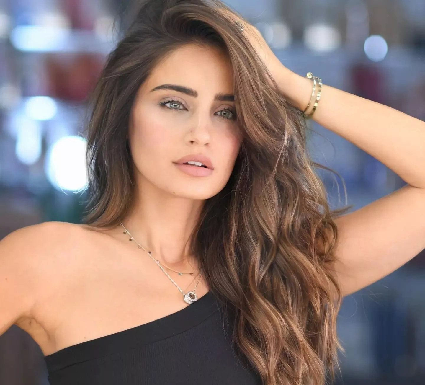 ايميه صياح في لوك منتعش جديد لحفل انتخاب ملكة جمال لبنان 2022
