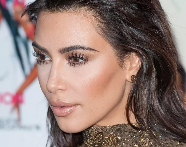 Kim Kardashian تتخلّى عن الكونتورينغ والنونتورينغ تقنيّتها المفضّلة الجديدة