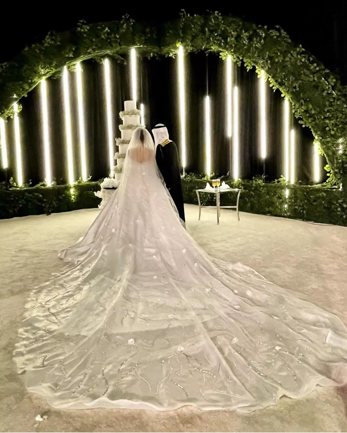 صور حفل زفاف دونا الحسين في الرياض: إطلالة فخمة وأنثوية