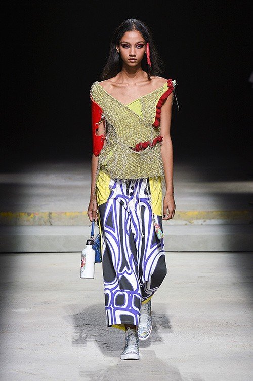 عرض أزياء Fashion East لربيع 2018، خلال أسبوع الموضة في لندن