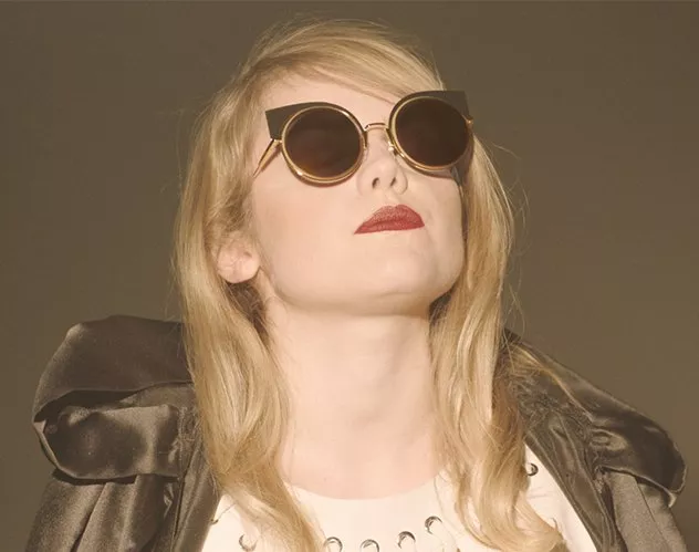 بالفيديو: نظّارات FENDI EyeShine لربيع 2016 تعكس جاذبيّة ضوء الشمس