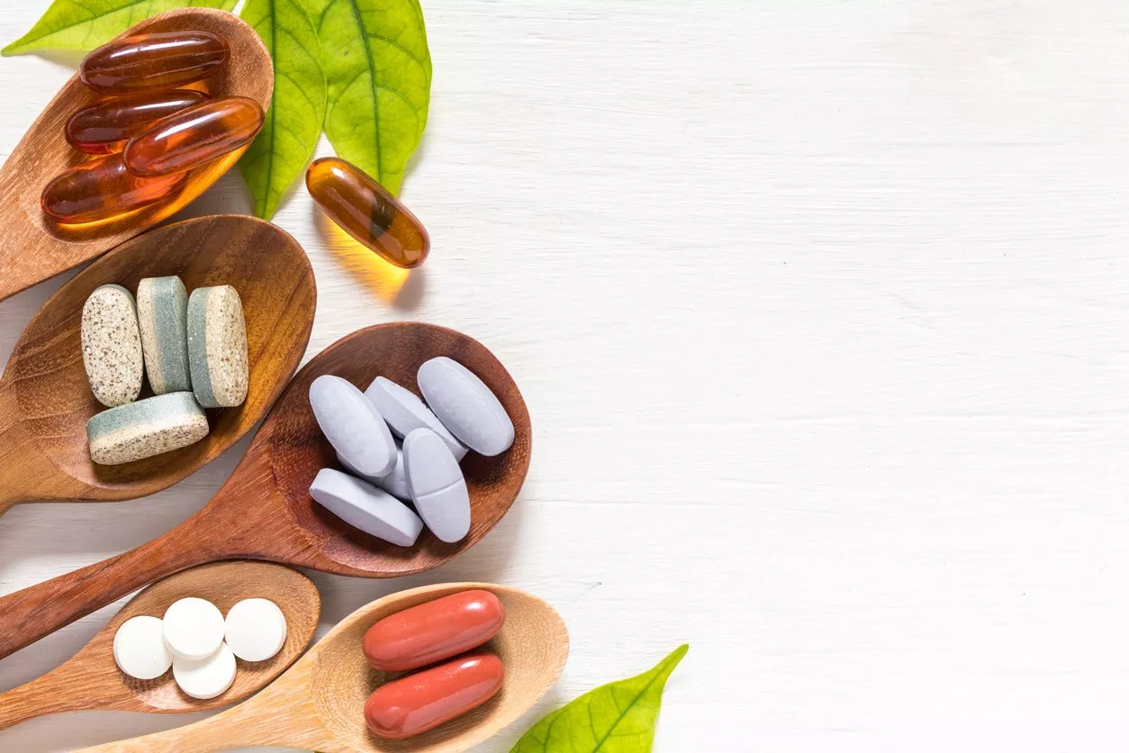 5 أنواع فيتامينات ومعادن تساعد على تكثيف الحواجب وتعزيز نموّها