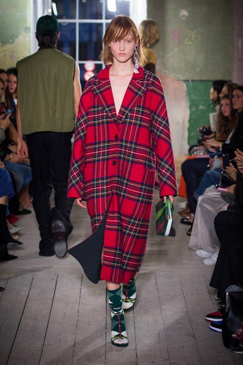 عرض أزياء Burberry لخريف 2017