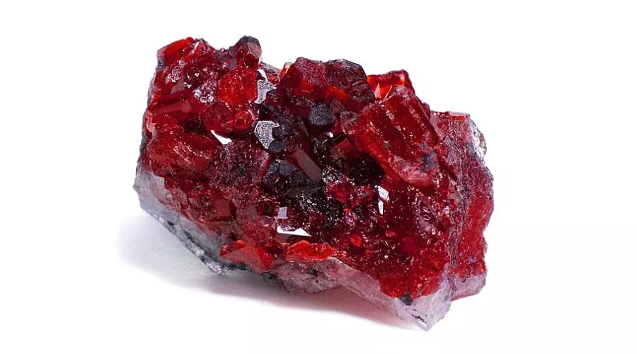أهم المعلومات عن حجر الياقوت الأحمر، واحد من أغلى الأحجار الكريمة في العالم!