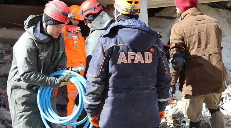 مساعدة المتضرّرين من زلزال تركيا وسوريا