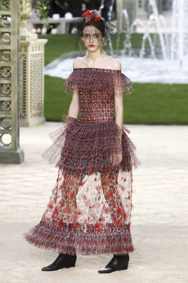 عرض أزياء Chanel للخياطة الراقية لربيع 2018: مجموعة مستوحاة من الحدائق الإسبانيّة