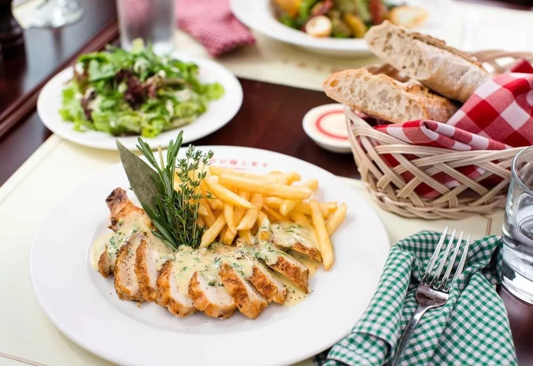 أفضل مطعم فرنسي في دبي لقضاء وقت مميّز وتذوّق ألذّ الأطباق