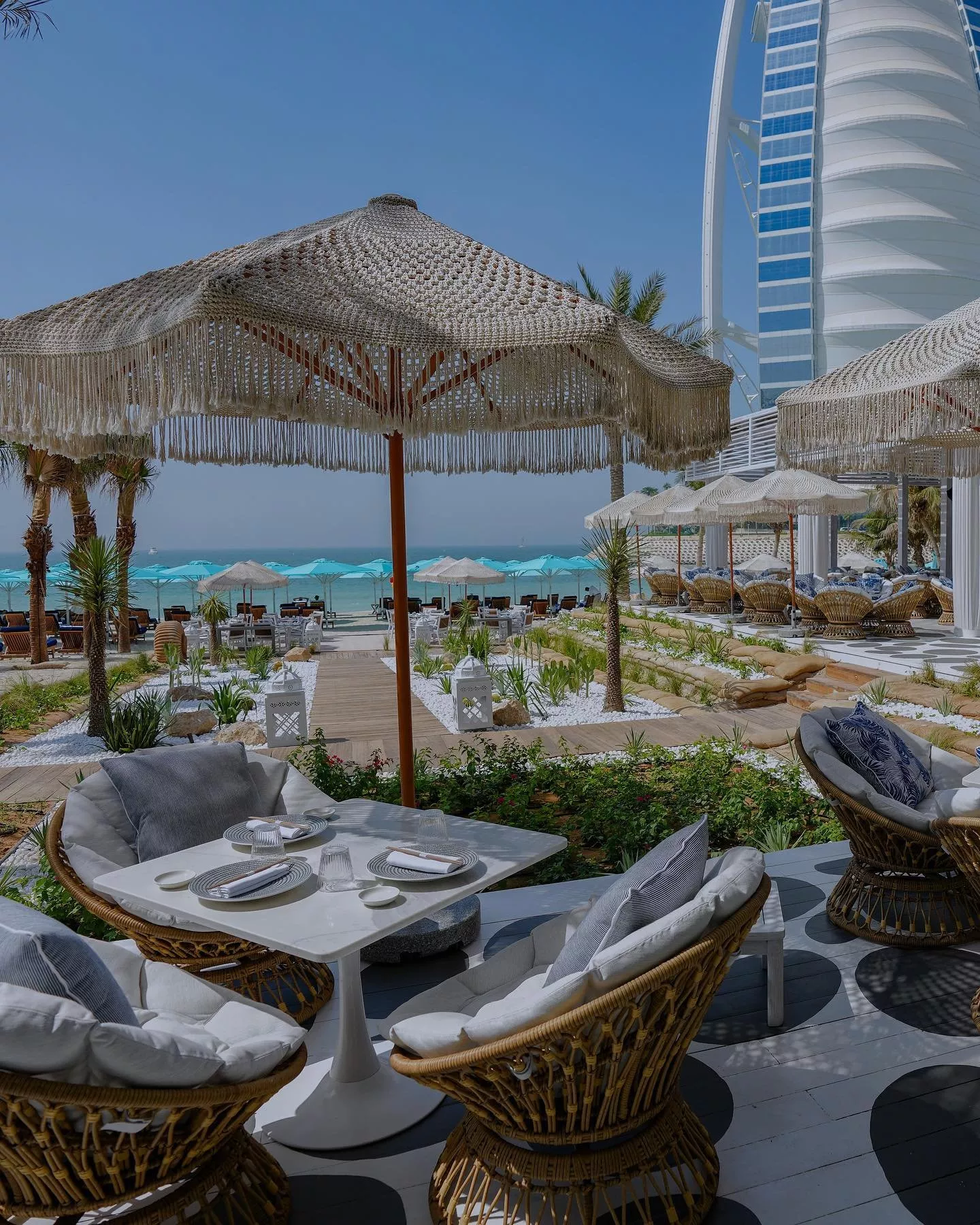 أفضل 10 مطاعم على البحر في دبي تضمن لكِ أجمل الأوقات