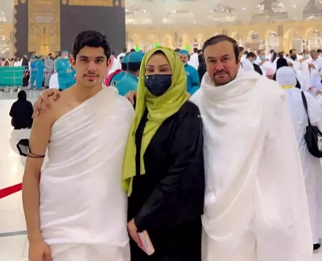 بالفيديو، احلام تعتمد الحجاب خلال تأديتها مناسك العمرة في مكة المكرمة