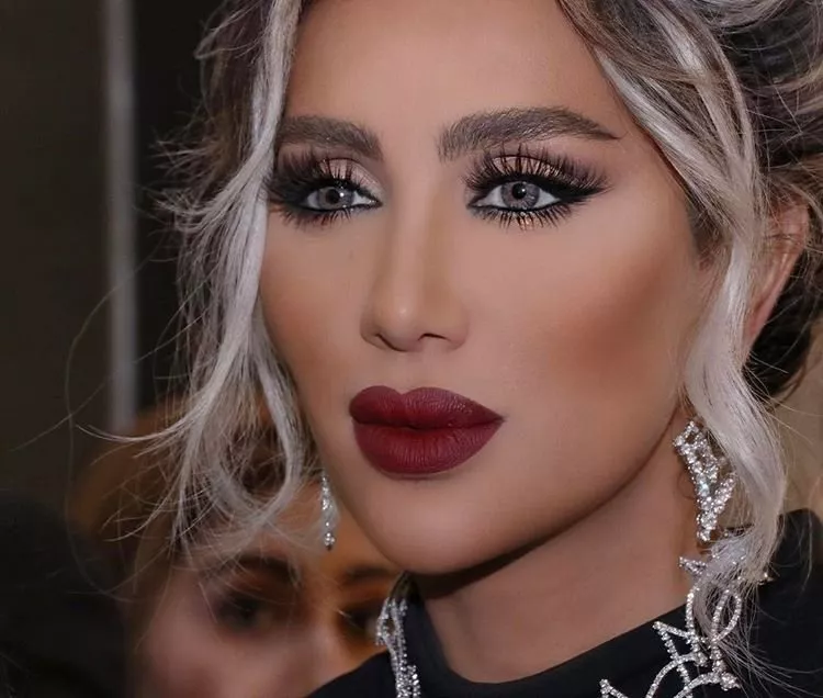 مايا دياب في إطلالتين جذّابتين خلال حفل إطلاق مجموعة مجوهرات Versace في دبي
