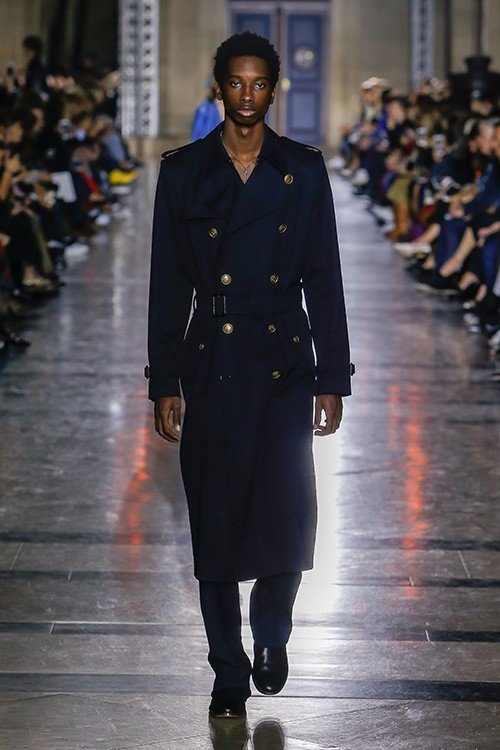 عرض أزياء Givenchy لربيع 2018، خلال أسبوع الموضة في باريس