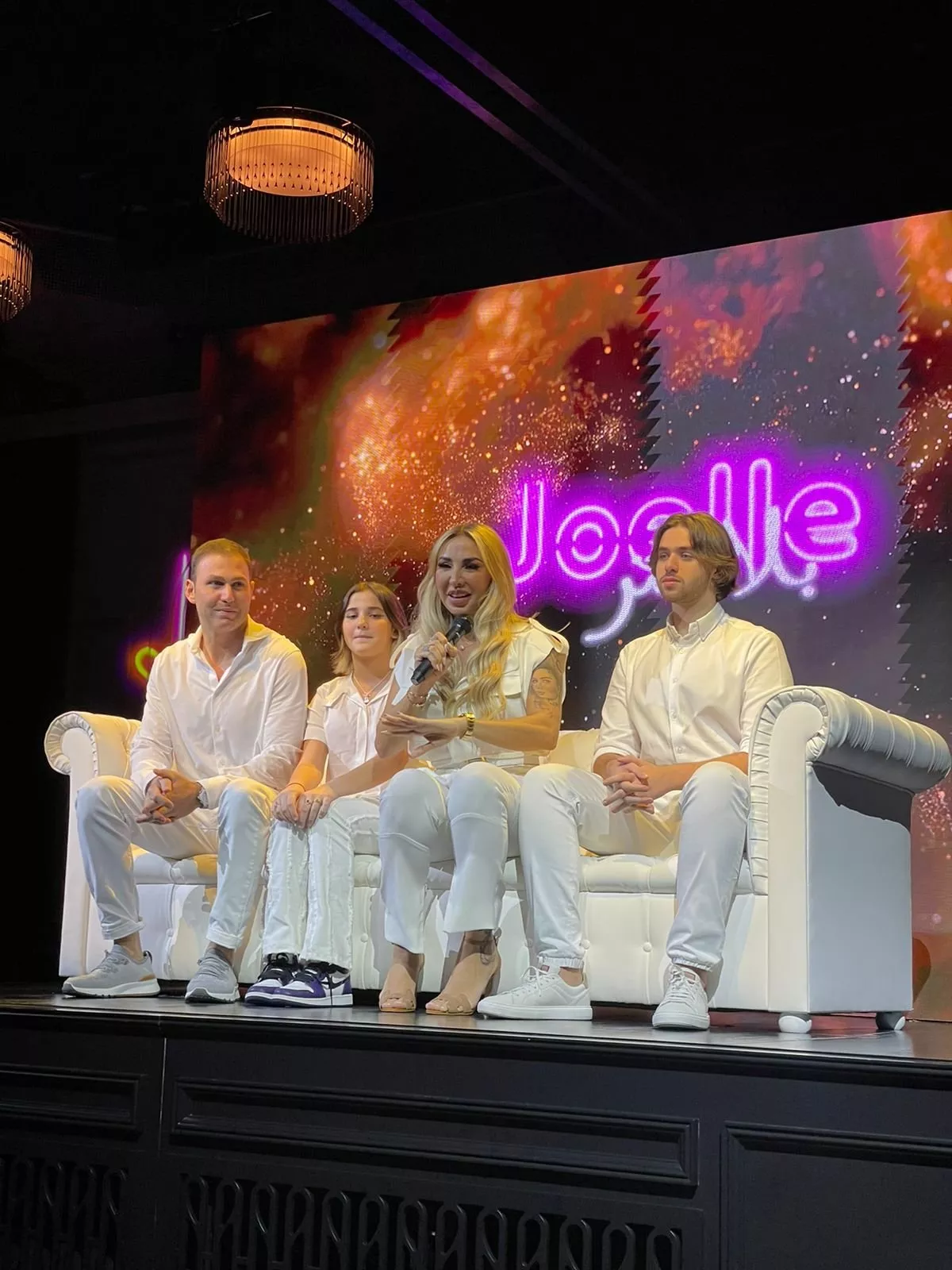 جويل مردينيان تطلّ بلوك ناعم وجميل خلال حفل إطلاق برنامجها الواقعي جويل بلا فلتر
