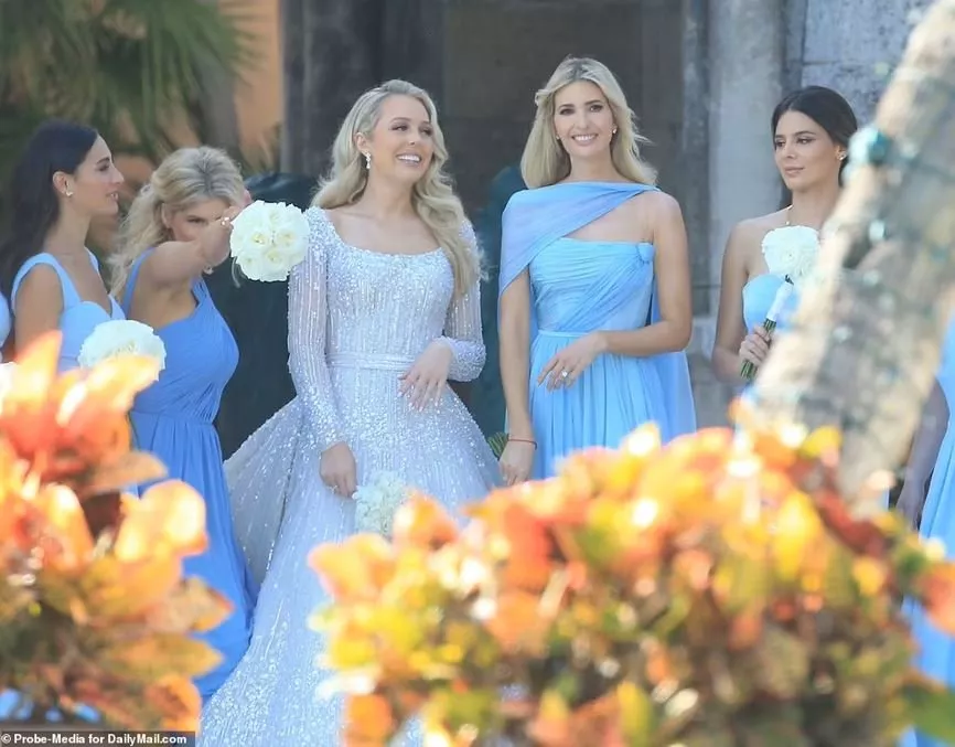 تيفاني ترامب في فستان فخم من ايلي صعب خلال حفل زفافها من مايكل بولس