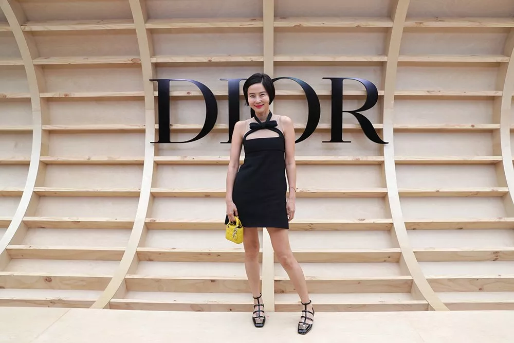 Dior تقدّم مجموعة خريف 2022 في مدينة سيول وتعكس شعار في الإتّحاد قوة