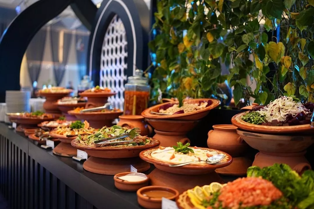 عروض افطار رمضان 2023 في الرياض تتضمّن لائحة بأشهى المأكولات