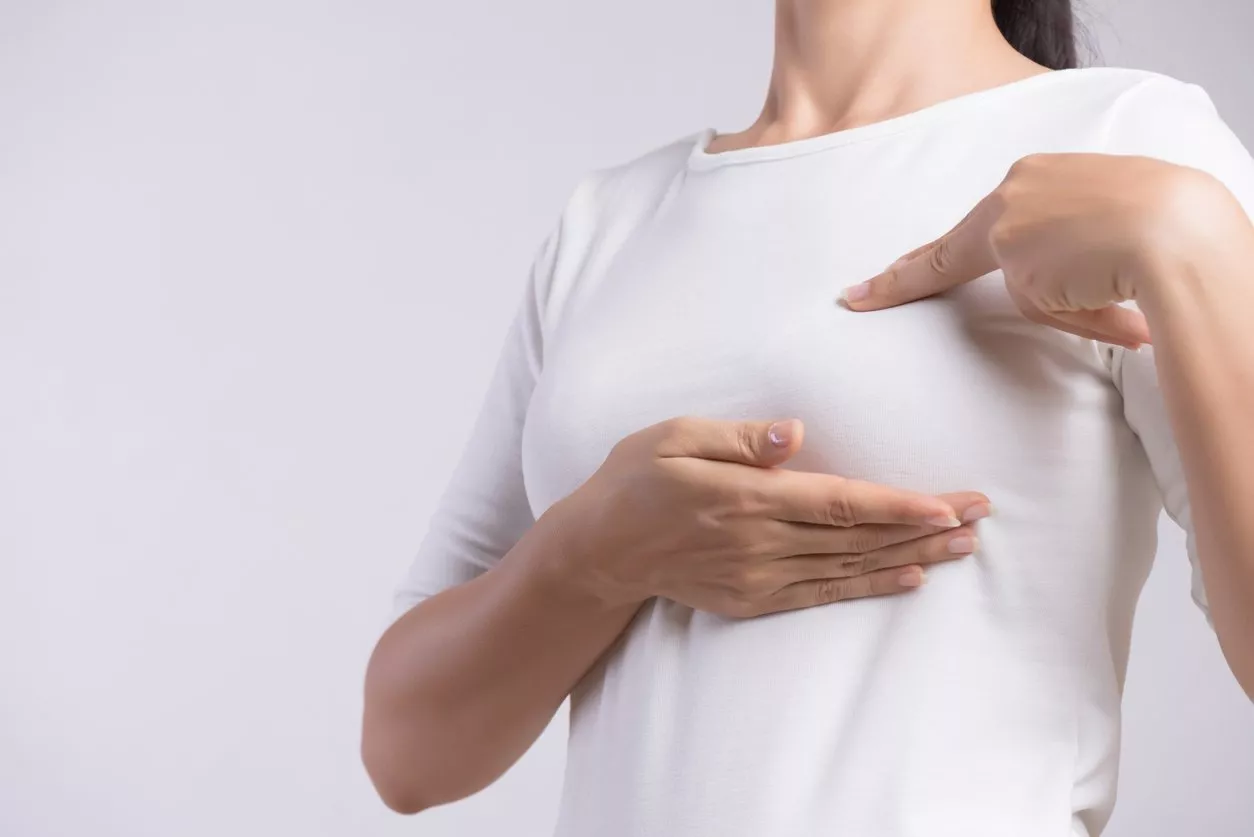 أسباب التهاب الثدي خلال الرضاعة الطبيعية وطرق علاجه