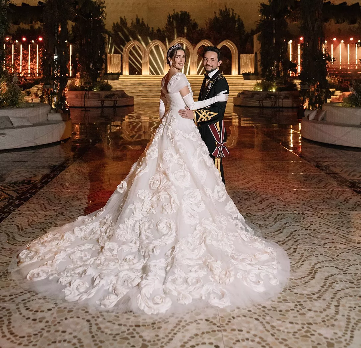 طلة رجوة آل سيف الثانية في حفل زفافها بفستان من Dolce & Gabbana