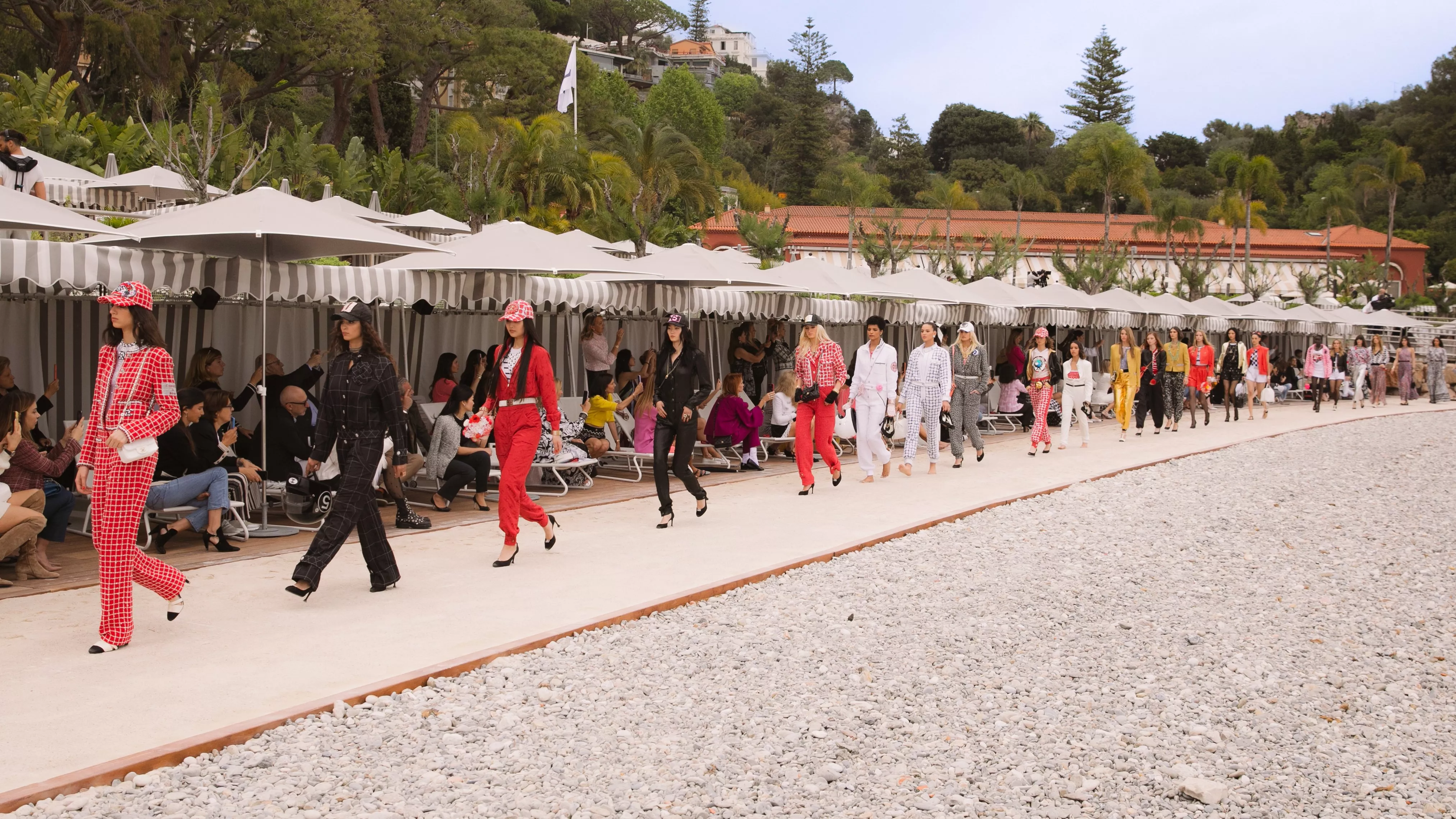 من مونتي كارلو وأجواء الشاطئ الساحرة، Chanel تقدّم المجموعة التحضيرية لربيع 2023