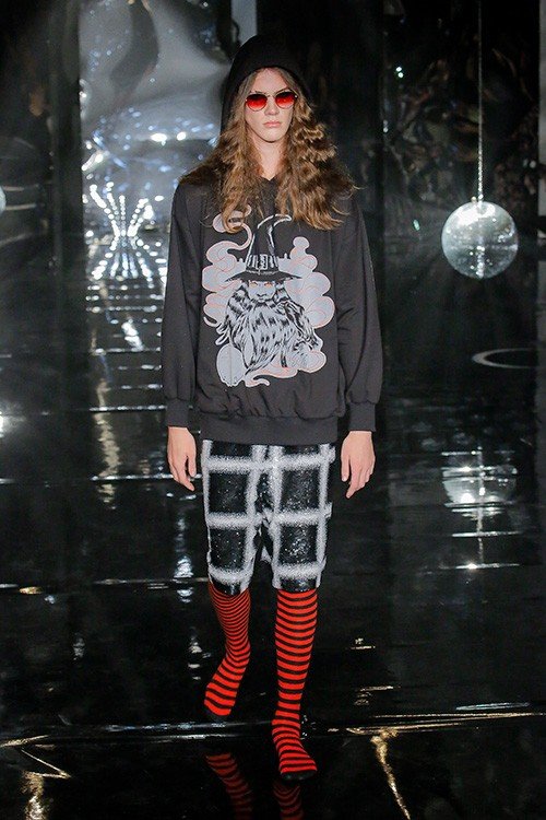 عرض أزياء Ashish لربيع 2018، خلال أسبوع الموضة في لندن