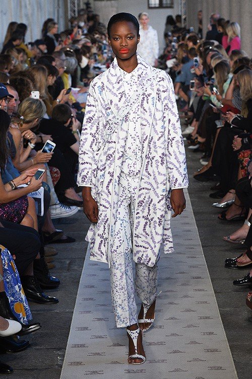 عرض أزياء Max Mara لربيع 2018، خلال أسبوع الموضة في لندن