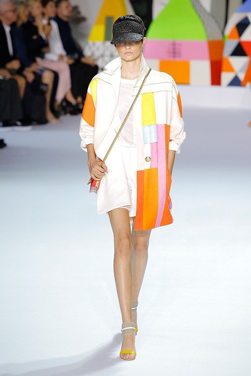 عرض أزياء Akris لربيع 2018، خلال أسبوع الموضة في باريس