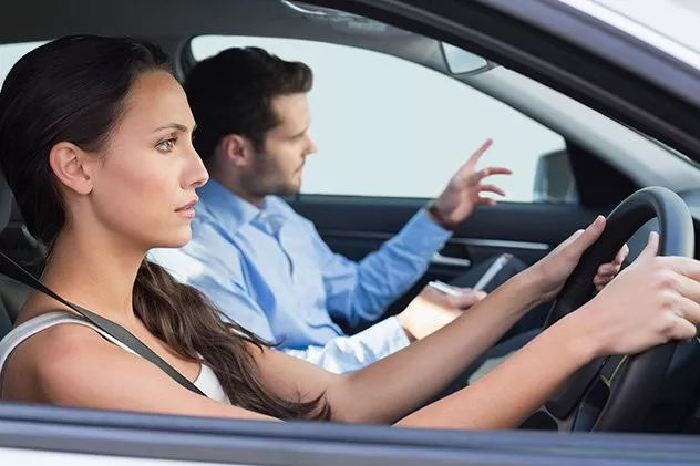 لماذا لا يجب أن تأخذي نصائح الرجل حول كيفيّة قيادة السيّارة في عين الاعتبار؟