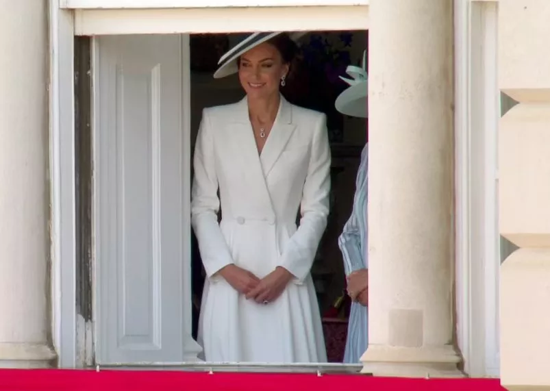 كيت ميدلتون تتألّق بالأبيض خلال اليوم الأوّل من احتفالات اليوبيل البلاتيني للملكة إليزابيث