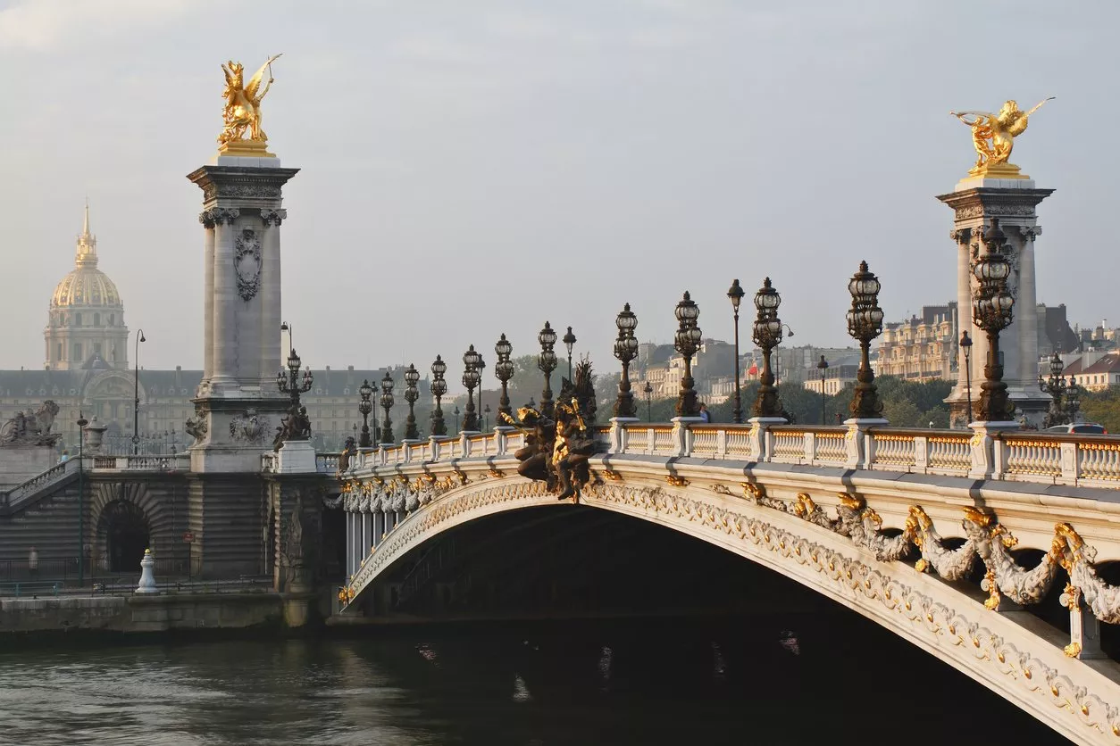 إذا كنت تخططين للذهاب الى فرنسا فلا تفوّتي زيارة مواقع تصوير مسلسل ايميلي في باريس