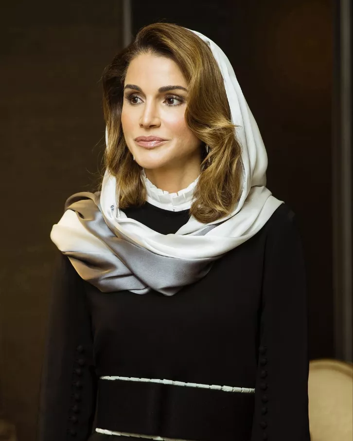الملكة رانيا في منتدى مسك العالمي في السعودية... إطلالة مفعمة بالأناقة والرقي
