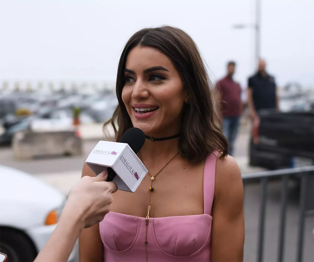 Camila Coelho في JamaloukiCon 2018: حضورها المميّز أثار جنون الجميع في اليوم الثاني