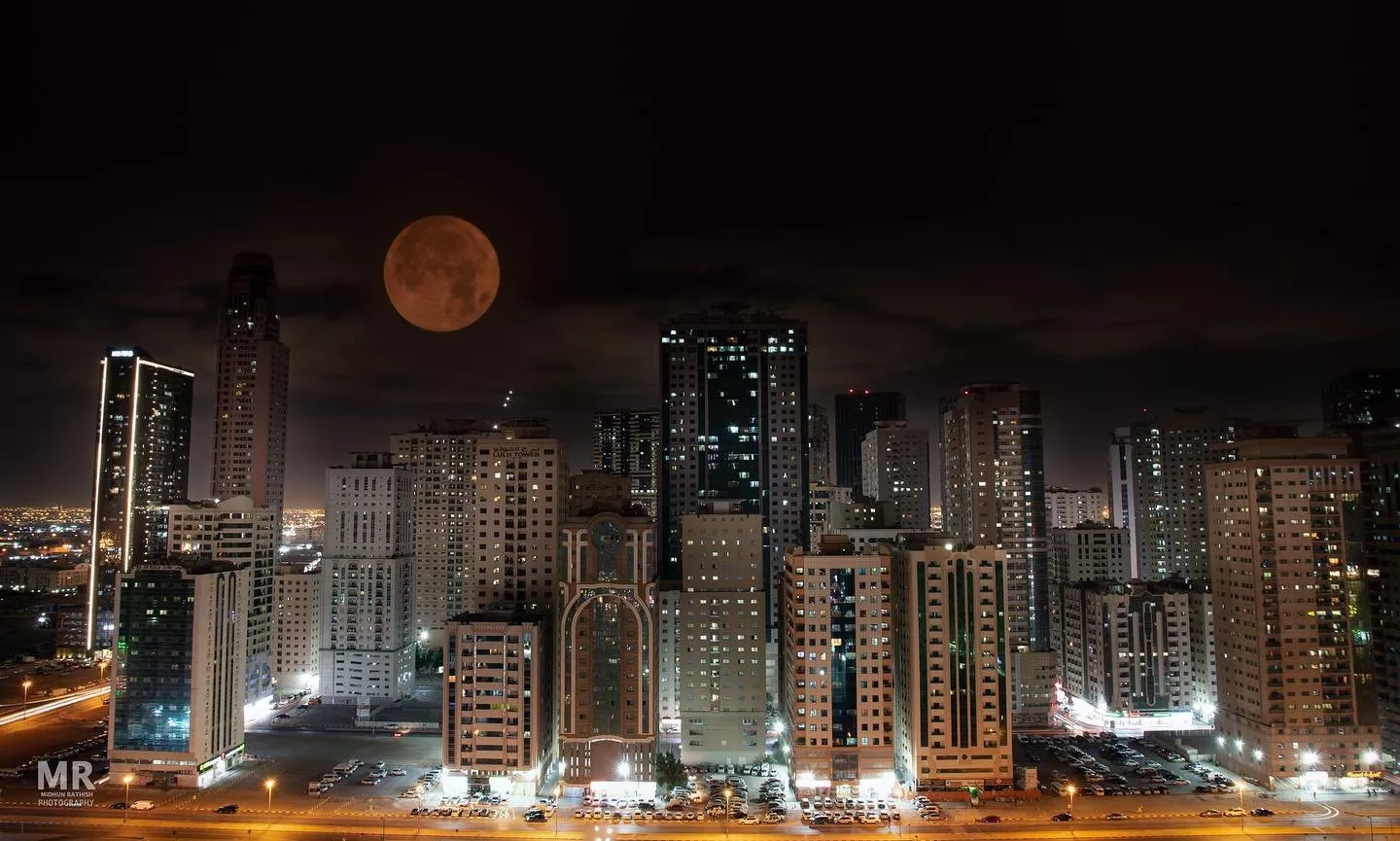 القمر العملاق ينير سماء الدول العربية والعالم... وهذه هي أجمل الصور له
