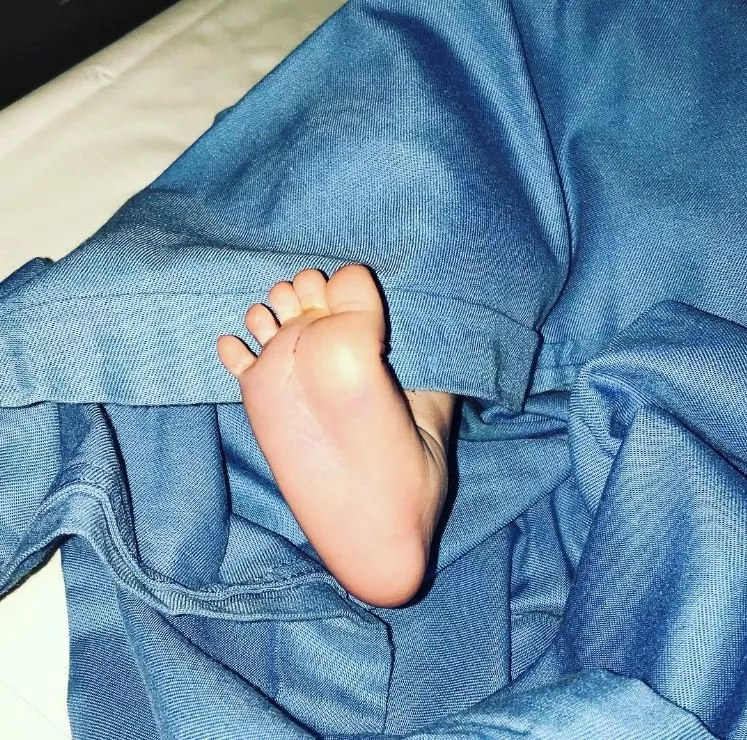 بالصور، سيرين عبد النور تضع طفلها الثاني وإشراقة بشرتها خطفت أنظار الجميع