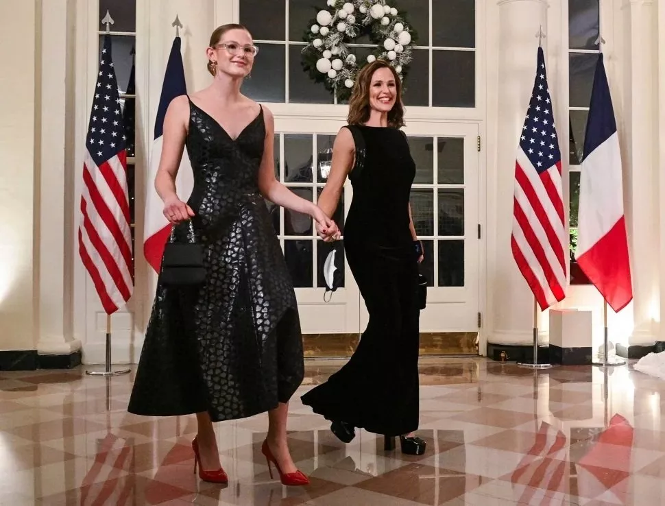 مشاهير وشخصيات معروفة في حفل عشاء البيت الأبيض وسط أجواء احتفالية بأعياد 2022