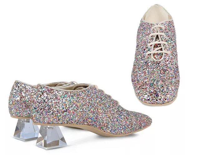 حذاء Stella McCartney سيعيد إليكِ ذكريات الطفولة في الربيع المقبل