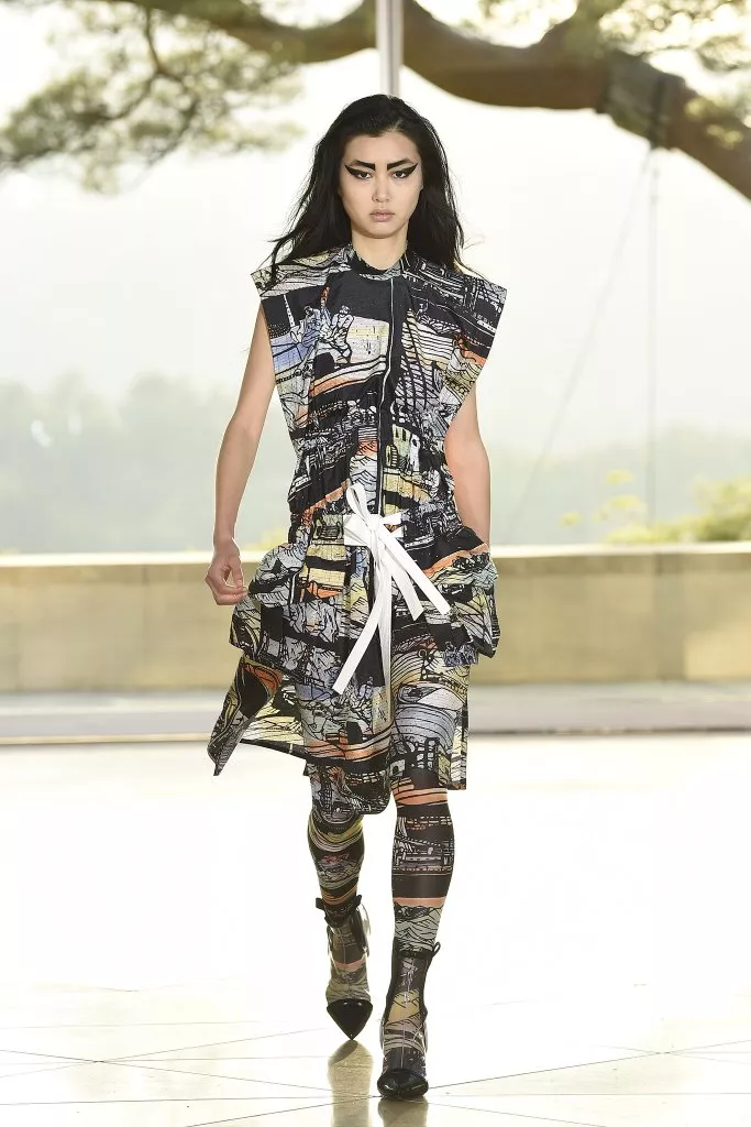 مجموعة Louis Vuitton التحضيريّة لربيع 2018: الثقافة اليابانيّة تمتزج بالأسلوب الباريسيّ