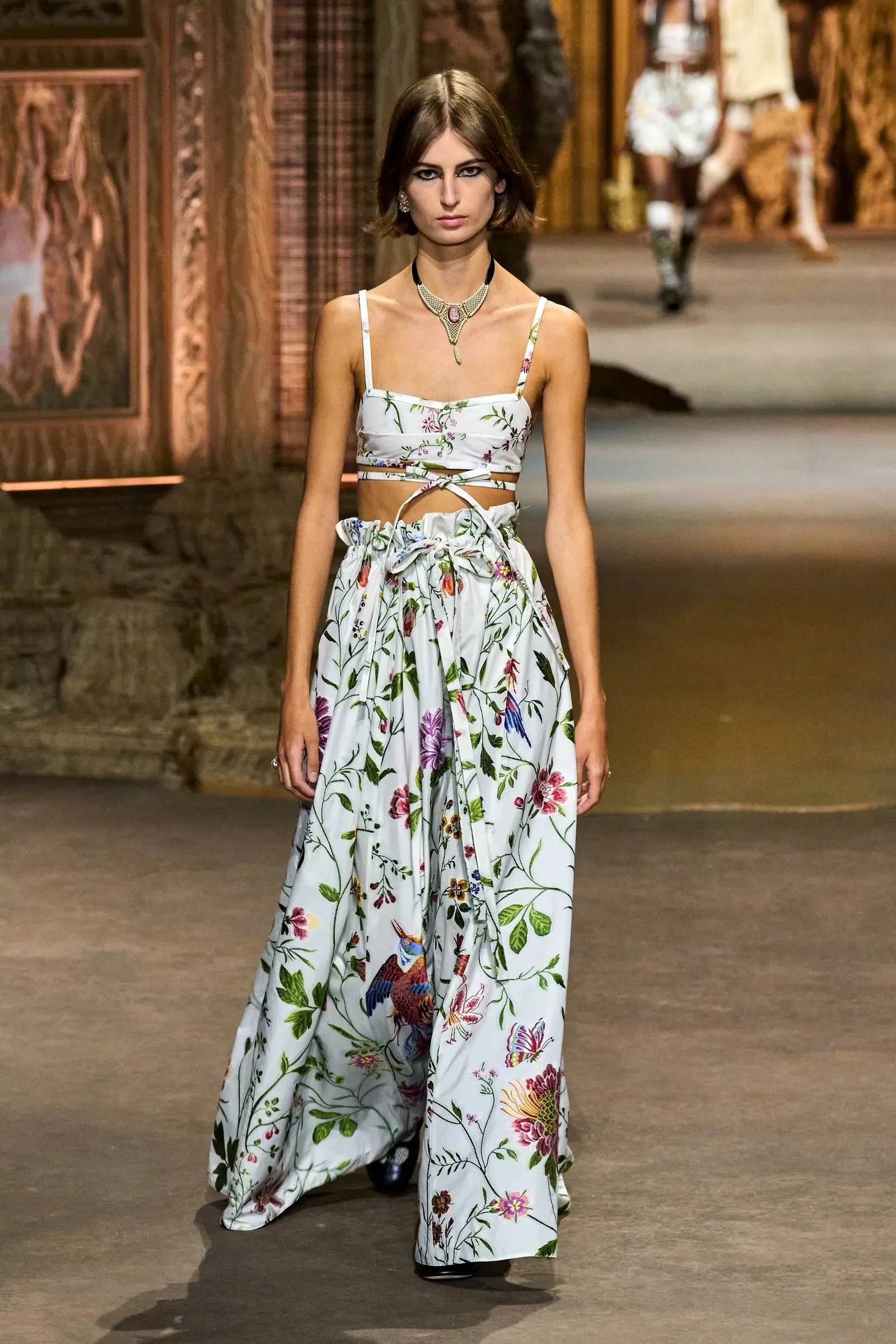 مجموعة Dior لربيع وصيف 2023: مزج الموضة التاريخية بالمُعاصرة