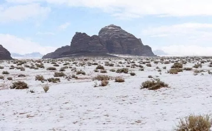 الثلوج غطّت جبل اللوز. هل تخطّطين للذهاب؟ إليكِ أبرز النشاطات لتجربة مميزة