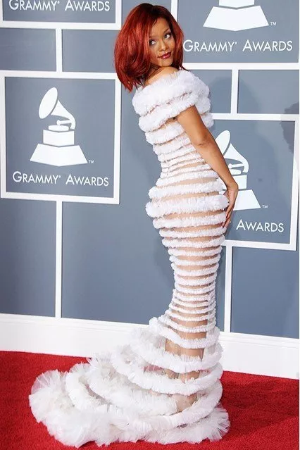 إطلالات Rihanna عبر السنين في حفل Grammys