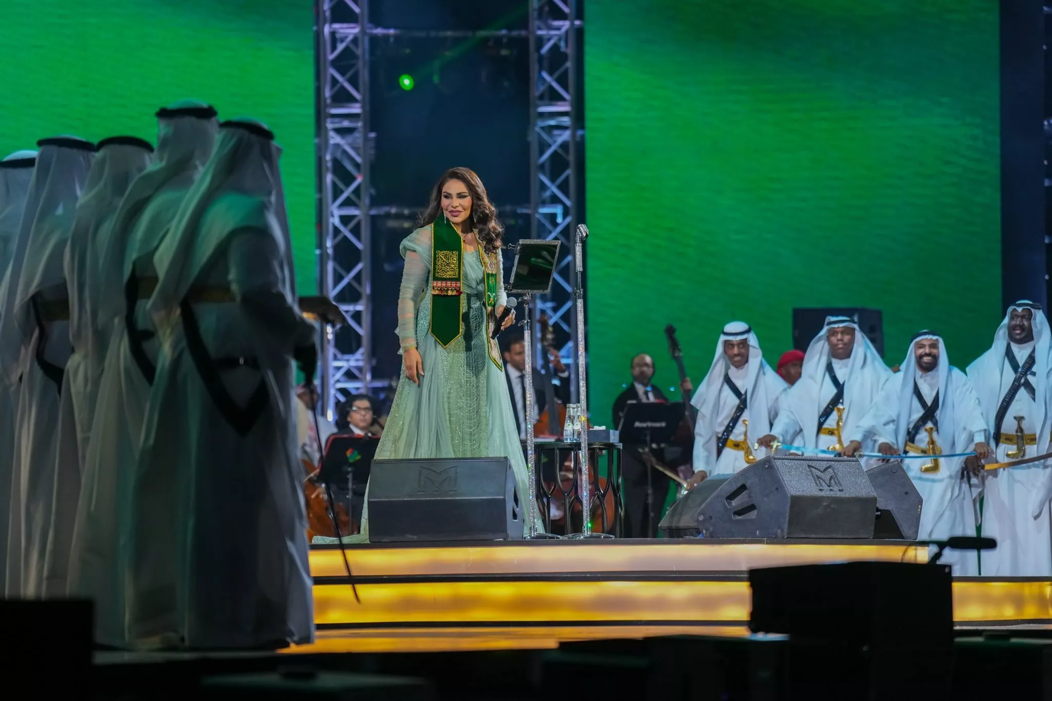 أحلام تطلّ بغاية الأناقة في احتفالات اليوم الوطني السعودي 92 في الرياض