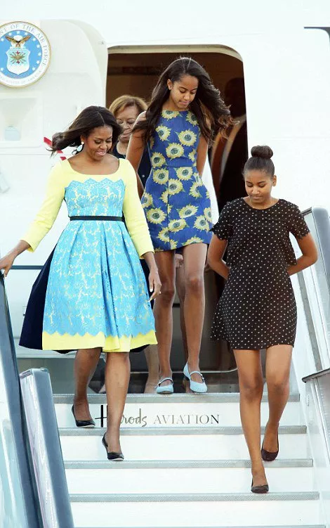 Michelle Obama مشعّة بالألوان الصيفيّة