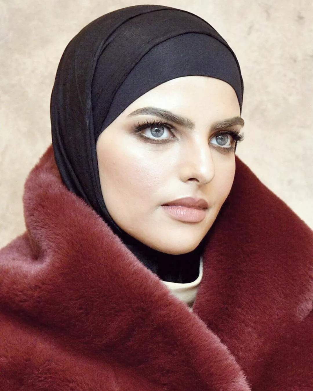 الناشطون الكويتيون ينتقدون خبيرة التجميل السعودية سارة الودعاني... ما السبب؟