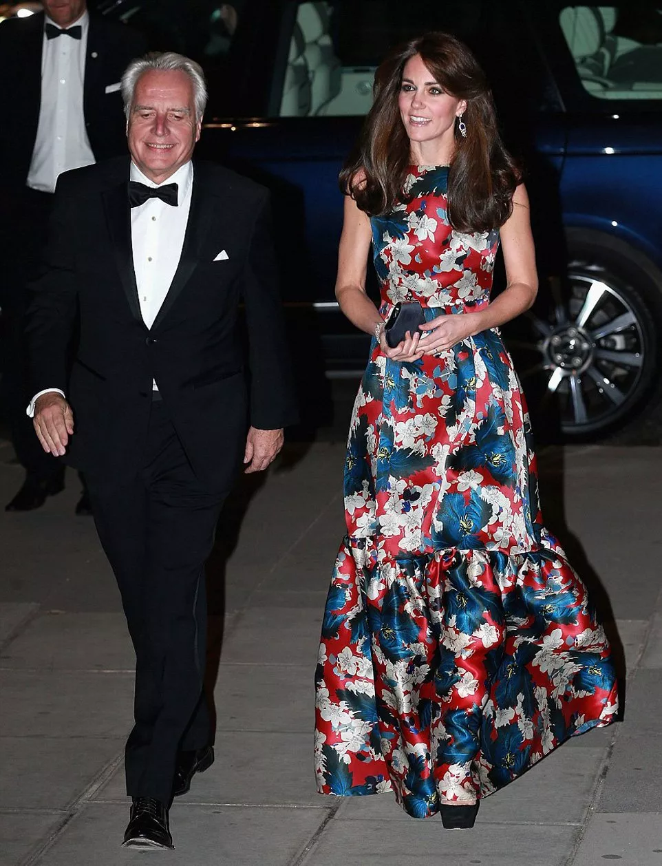 Kate Middleton تخاطر بجرأة في لوكها في لندن وتنجح