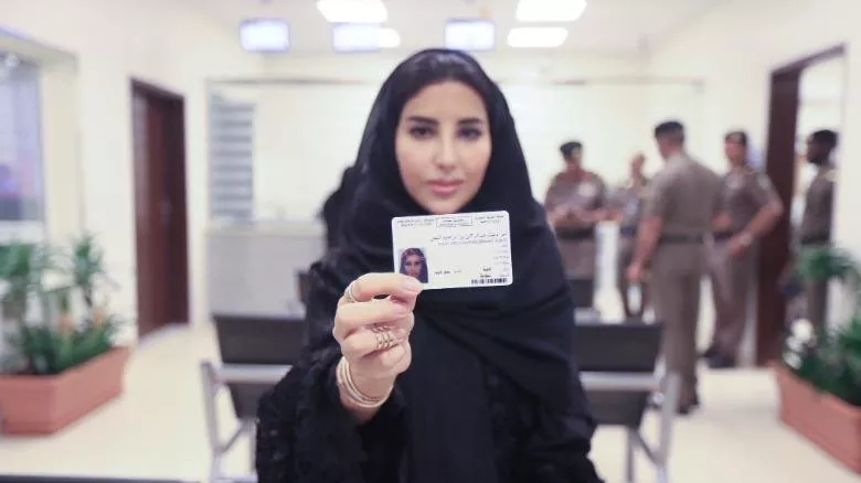 أحلام آل ثنيان أوّل سعودية تحصل على رخصة القيادة في المملكة العربية السعودية