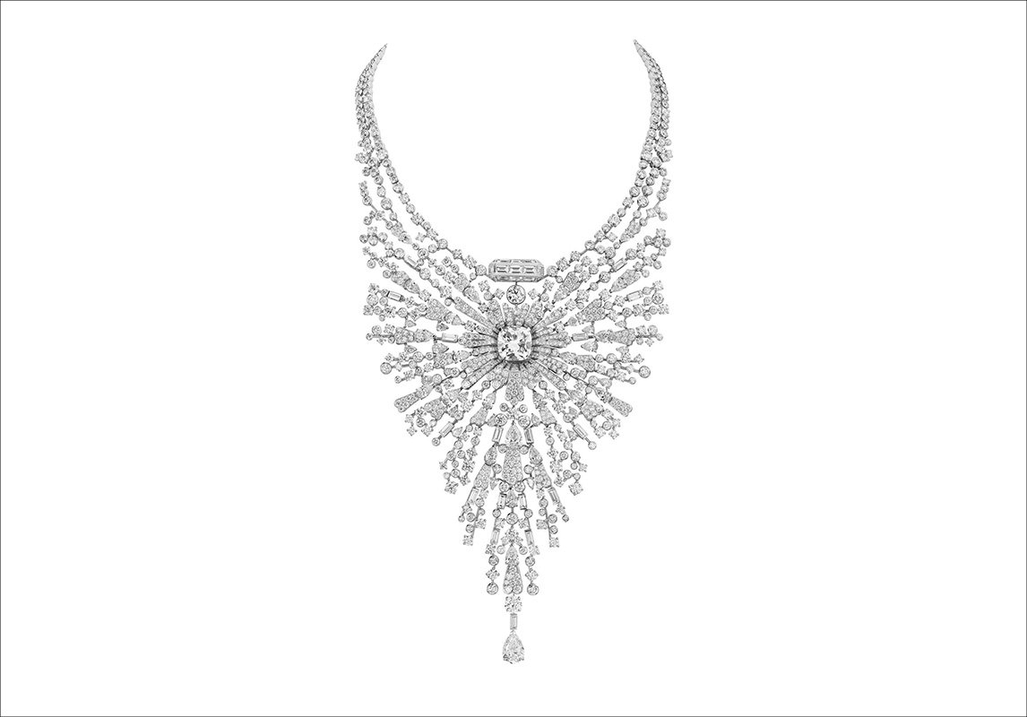 غقد شانيل Chanel N°5 Collection Sillage necklace