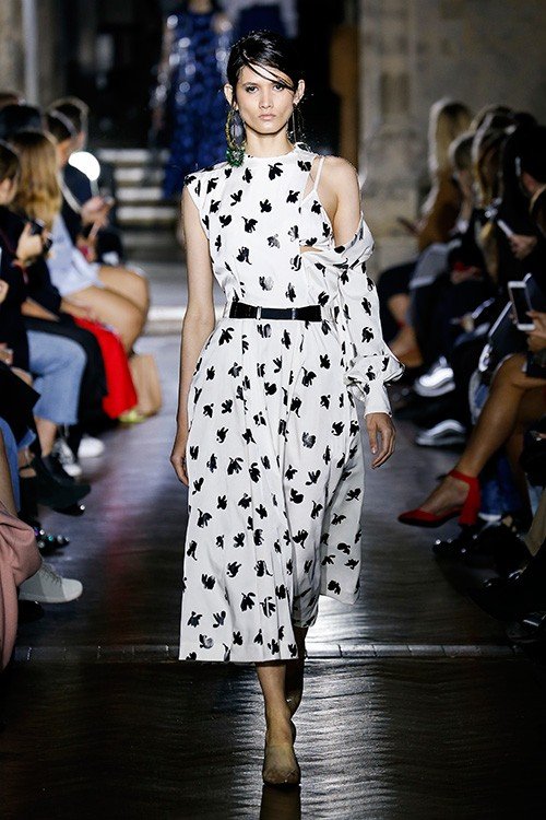 عرض أزياء Toga لربيع 2018، خلال أسبوع الموضة في لندن