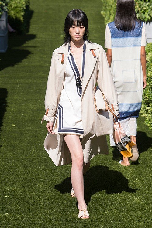 عرض أزياء Tory Burch لربيع 2018، خلال أسبوع الموضة في نيويورك