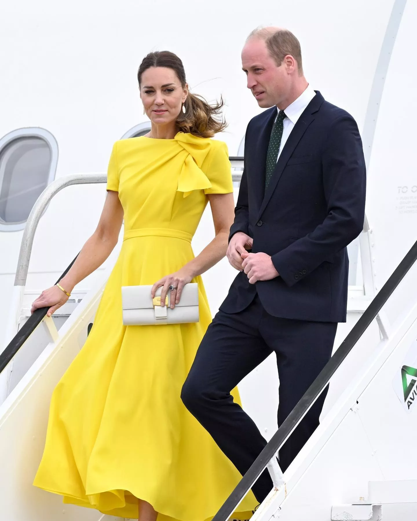 كيت ميدلتون بفستان أصفر مع الامير ويليام في جامايكا 