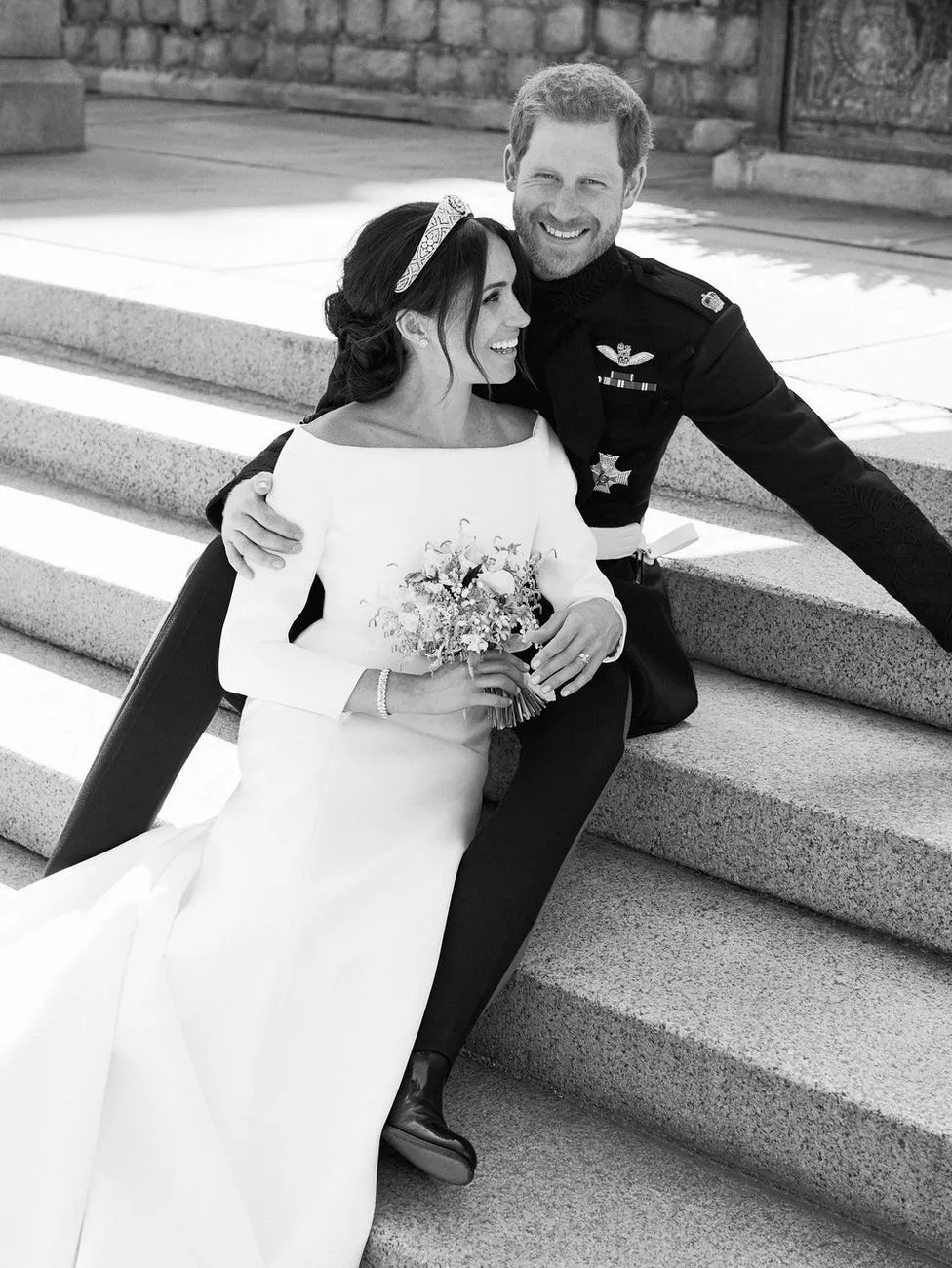الصور الرسمية الأولى لزفاف الأمير هاري وميغان ماركل... تأسر القلوب!