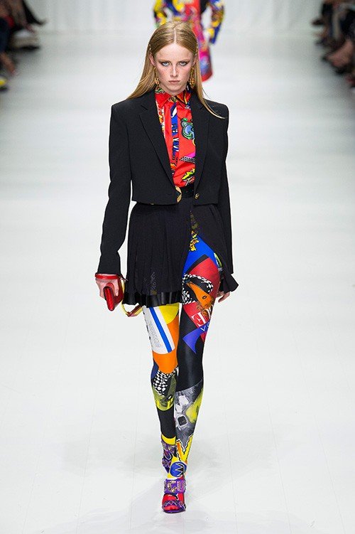 عرض أزياء Versace لربيع 2018، خلال أسبوع الموضة في ميلانو