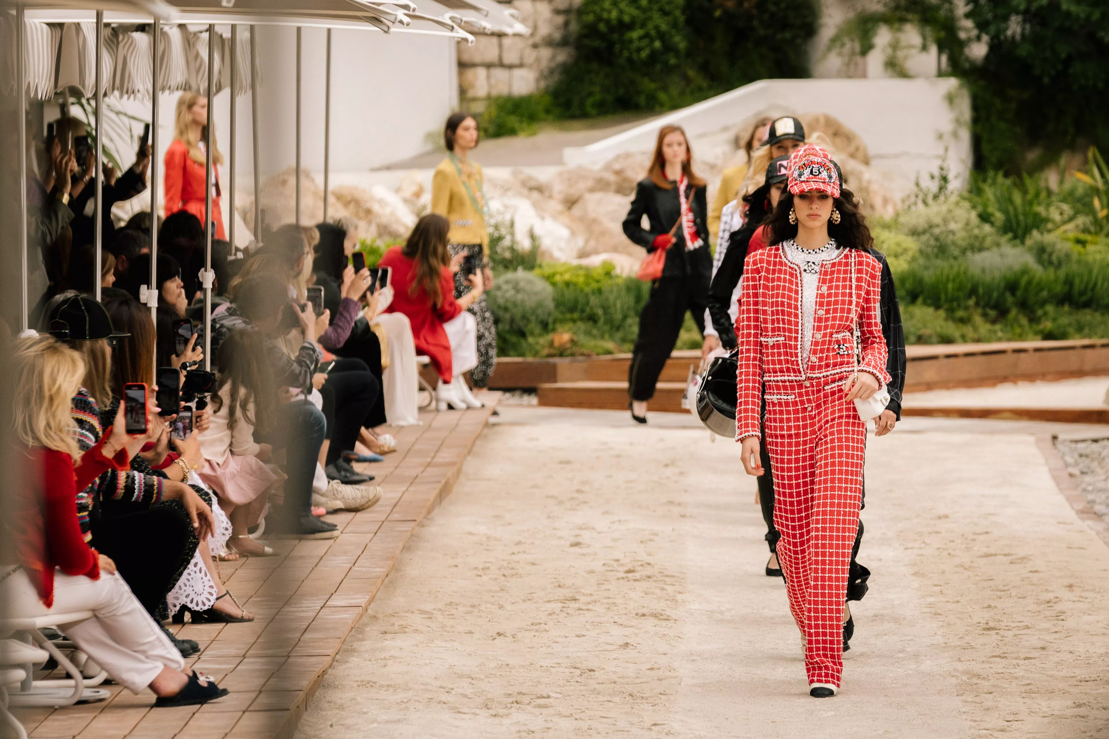 من مونتي كارلو وأجواء الشاطئ الساحرة، Chanel تقدّم المجموعة التحضيرية لربيع 2023